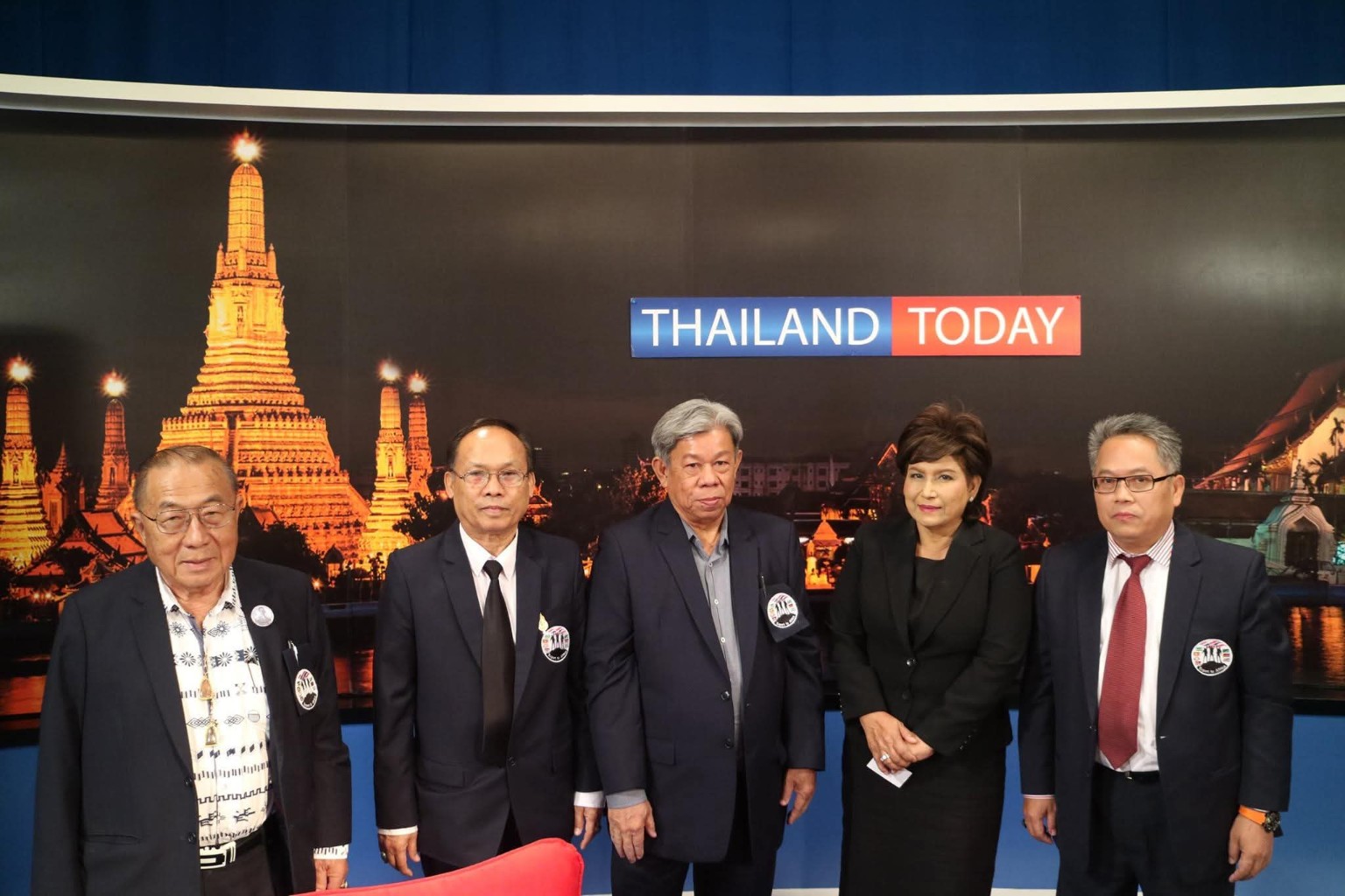 ผู้ร่วมรายการและทีมงานในสตูดิโอ